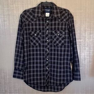 Wrangler Men's Black Plaid Button Down Shirt